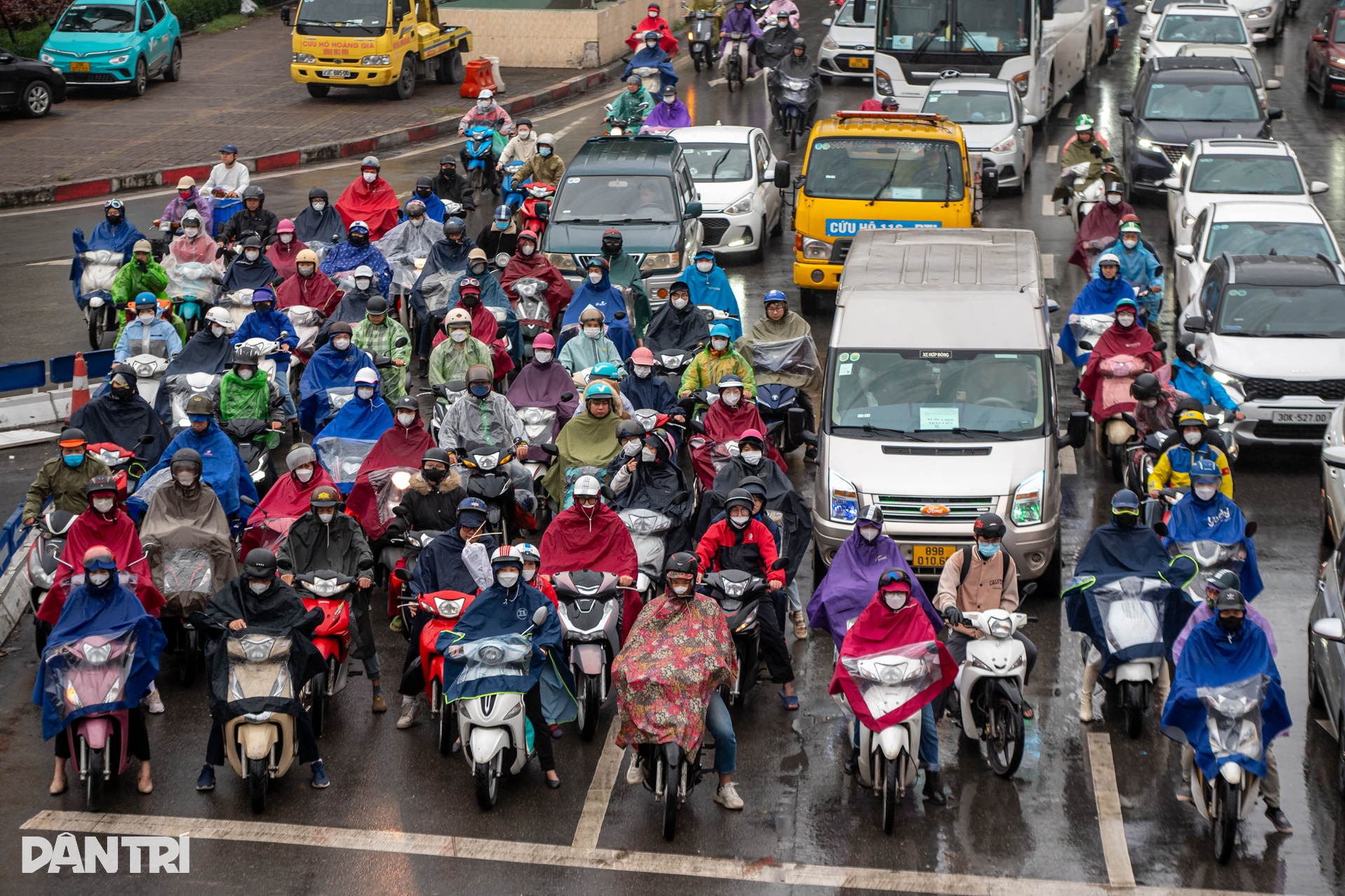 Hà Nội trong ngày mưa rét 14 độ C - 1