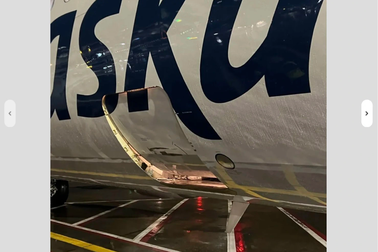 Hoa Kỳ: Một chiếc Boeing 737 Max 8 hạ cánh với cửa đang hé mở