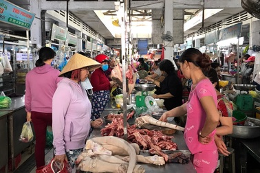 Người dân Đà Nẵng đổ xô đi mua thực phẩm dự trữ chống "siêu bão"