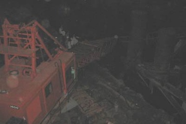 Gãy cần cẩu tháp nặng hàng chục tấn 