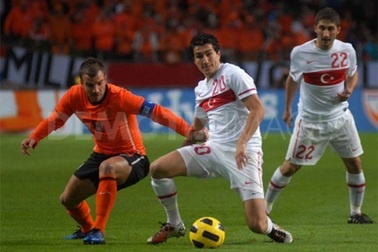 Hà Lan - Thổ Nhĩ Kỳ: Thử thách đầu cho Van Gaal