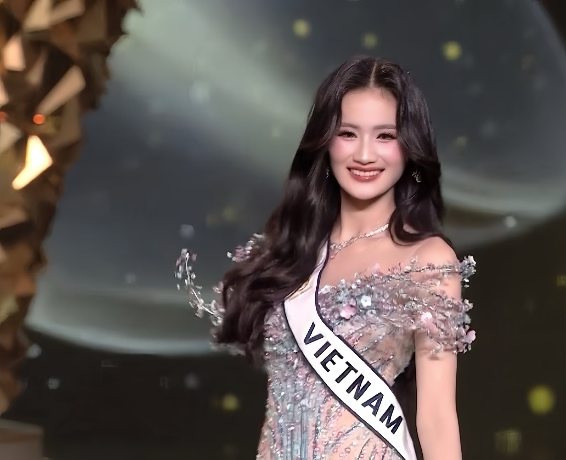 Hoa hậu Ý Nhi: Tôi vẫn có hậu phương vững chắc - 2 Hoa hậu Ý Nhi: Tôi vẫn có hậu phương vững chắc - 2