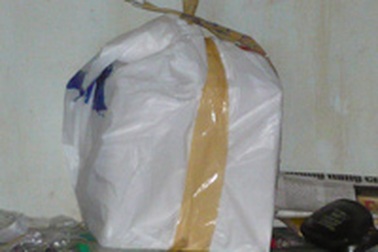 Mẹ nạn nhân nghi ngờ về hộp tro của con gái