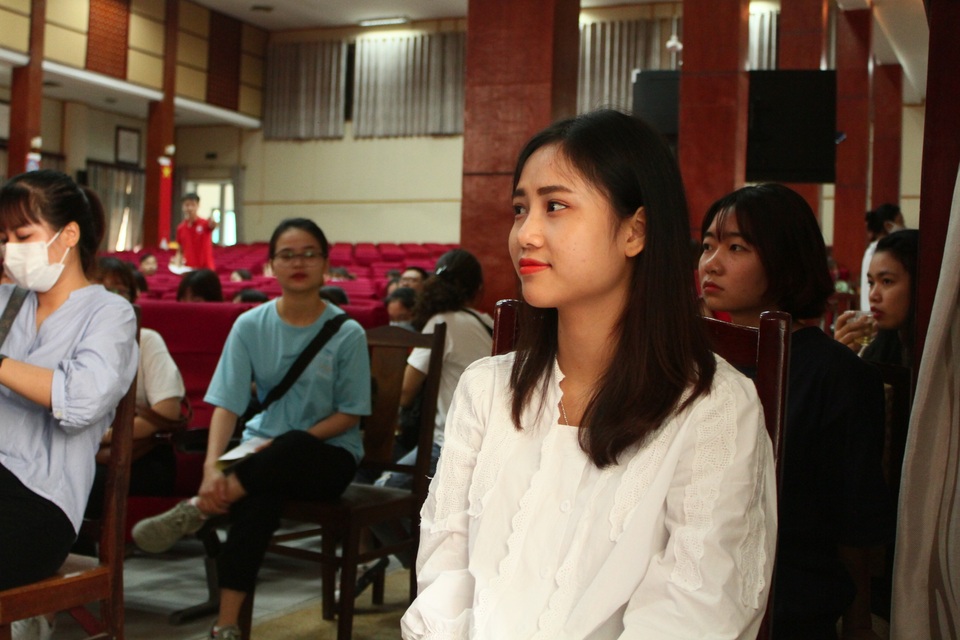 Thầy trò trường Báo nô nức tham gia ngày hội hiến máu tình nguyện - 4 Thầy trò trường Báo nô nức tham gia ngày hội hiến máu tình nguyện - 4