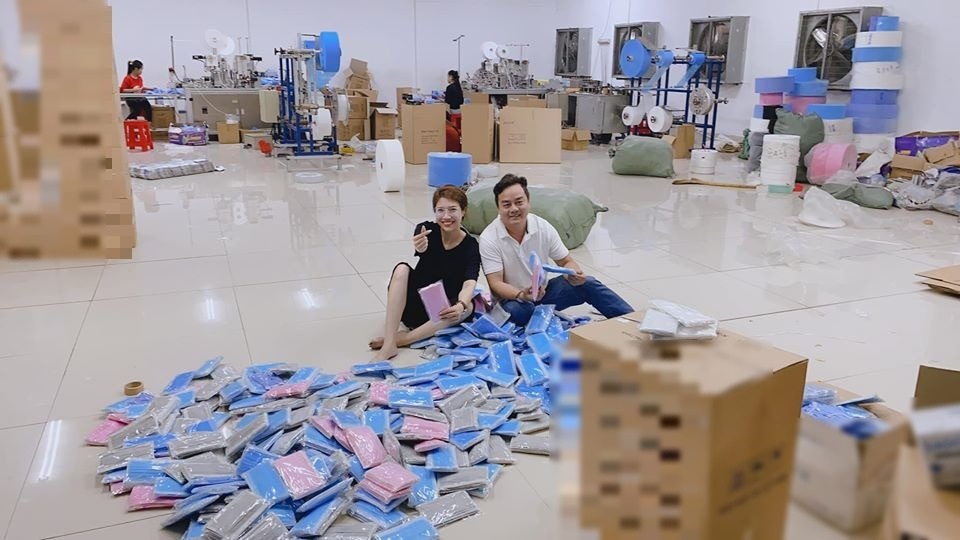 Sao Việt trang bị kín mít, phát khẩu trang miễn phí giữa đại dịch virus Corona - 3