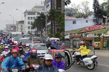 Văn Miếu “khoác áo mới” và người Hà Nội quay cuồng trong mưa rét