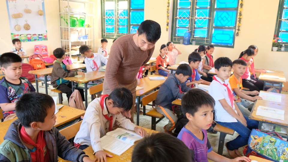 Hạnh phúc nhọc nhằn ít người tỏ của giáo viên cắm bản - 4 Hạnh phúc nhọc nhằn ít người tỏ của giáo viên cắm bản - 4