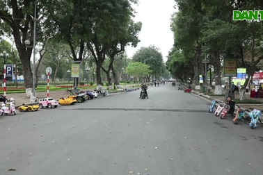 Phố đi bộ xa trung tâm vắng khách