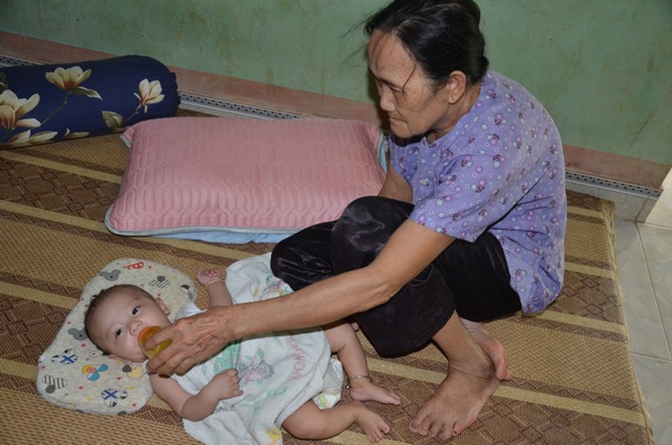 Tiếng khóc xé lòng của bé trong gia đình ung thư chạm tới trái tim bác sĩ - 4 Tiếng khóc xé lòng của bé trong gia đình ung thư chạm tới trái tim bác sĩ - 4