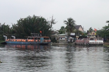 TPHCM: Giảm phí qua đò cho học sinh, sinh viên