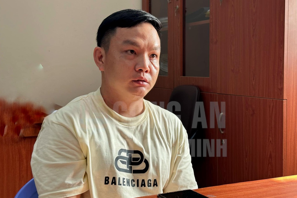 Nghi phạm còn lại trong vụ cướp ngân hàng ở TPHCM ra đầu thú - 1 Nghi phạm còn lại trong vụ cướp ngân hàng ở TPHCM ra đầu thú - 1
