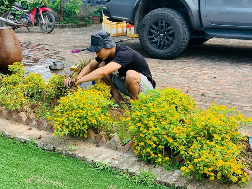 Chiêm ngưỡng nhà vườn bạc tỷ rau trái xum xuê, hoa nở bốn mùa của sao Việt - 12 Chiêm ngưỡng nhà vườn bạc tỷ rau trái xum xuê, hoa nở bốn mùa của sao Việt - 12