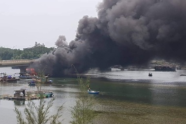 Cầu huyết mạch bị “phong tỏa” suốt 9 tháng sau vụ cháy lớn