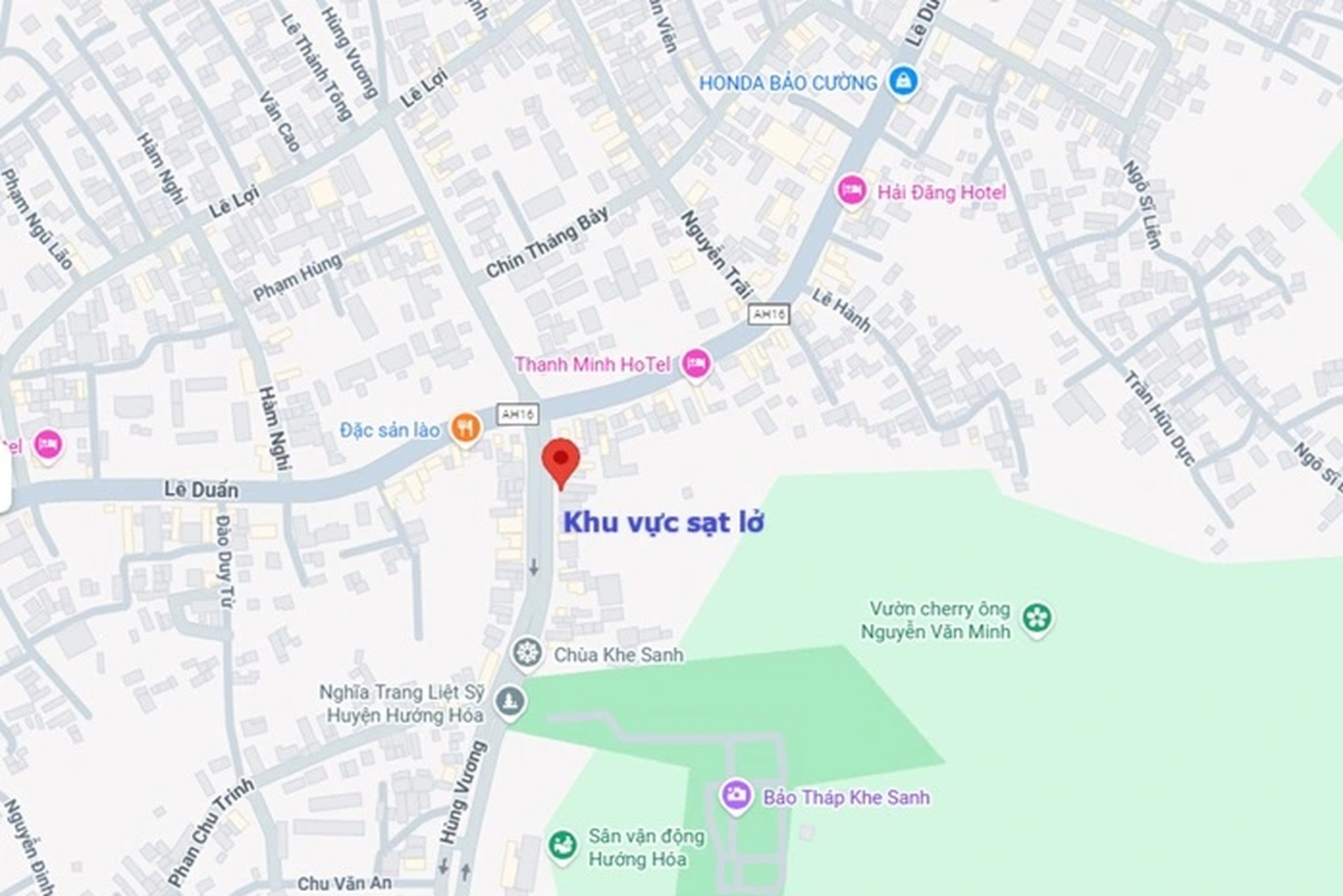 Sạt lở xé toạc nhà dân, đe dọa khách sạn, hàng chục người tháo chạy - 11