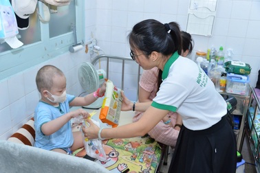 Thực trạng ung thư trẻ em ở Việt Nam: Mỗi năm 3.000 ca mới, dễ bị bỏ quên