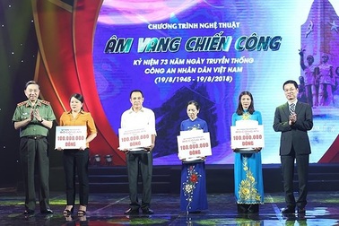 Chương trình nghệ thuật "Âm vang chiến công": Tri ân các gia đình liệt sỹ Công an