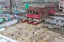 Xem cách di dời biệt thự cổ gần 100 năm tuổi trong vòng 1 giờ