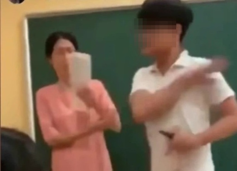 Clip nam sinh tát giáo viên: Vụ việc có thật, xảy ra ở Hà Nội tháng 5/2020 - 1 Clip nam sinh tát giáo viên: Vụ việc có thật, xảy ra ở Hà Nội tháng 5/2020 - 1