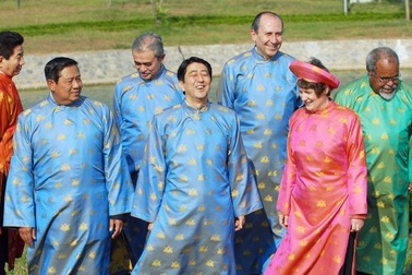 Ấn tượng trang phục truyền thống các chủ nhà APEC