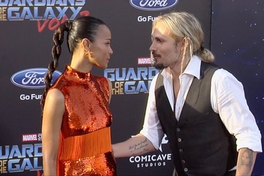 Zoe Saldana đẹp đôi bên chồng