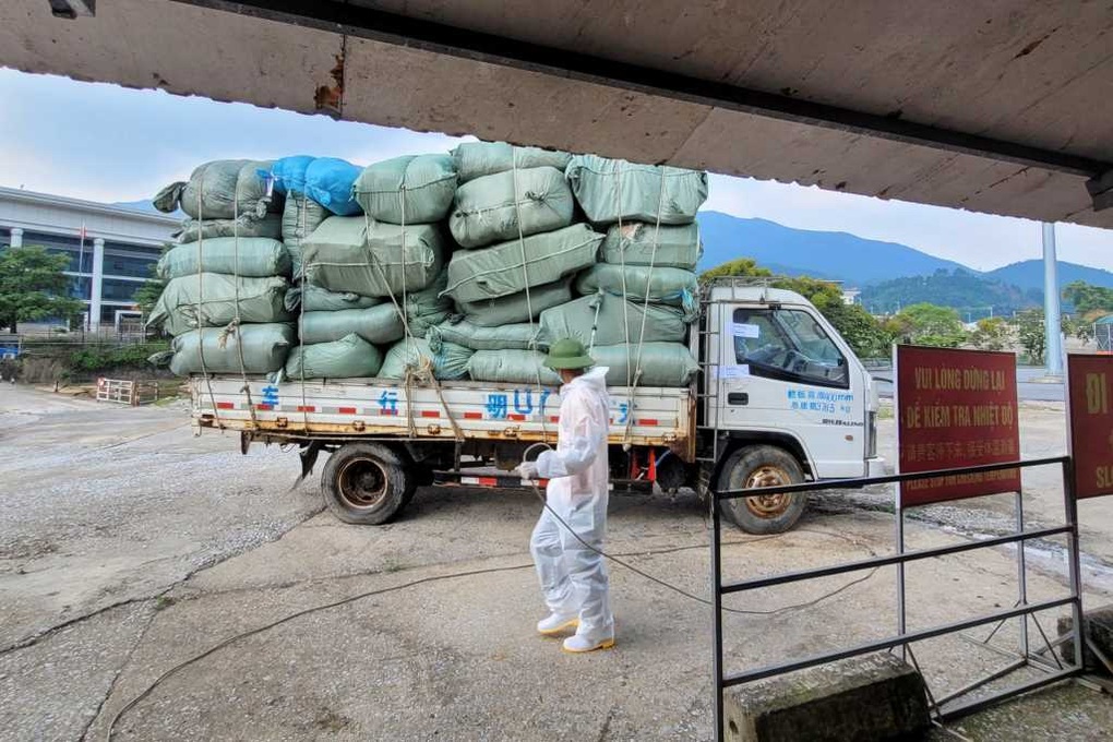 Một cửa khẩu ở Quảng Ninh lại tạm dừng hoạt động sau 2 ngày thông quan - 1 Một cửa khẩu ở Quảng Ninh lại tạm dừng hoạt động sau 2 ngày thông quan - 1