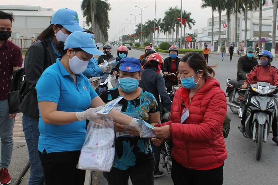 Dịch Covid-19: Hơn nghìn lao động có nguy cơ thiếu, nhỡ việc làm - 1 Dịch Covid-19: Hơn nghìn lao động có nguy cơ thiếu, nhỡ việc làm - 1