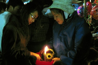 Nườm nượp người đi chợ Viềng cầu may