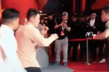 Võ sĩ Vịnh Xuân bị hạ gục bởi Từ Hiểu Đông chỉ sau… hơn 1 phút