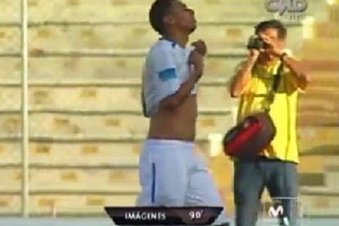 Pha bỏ lỡ ghi bàn hiếm có