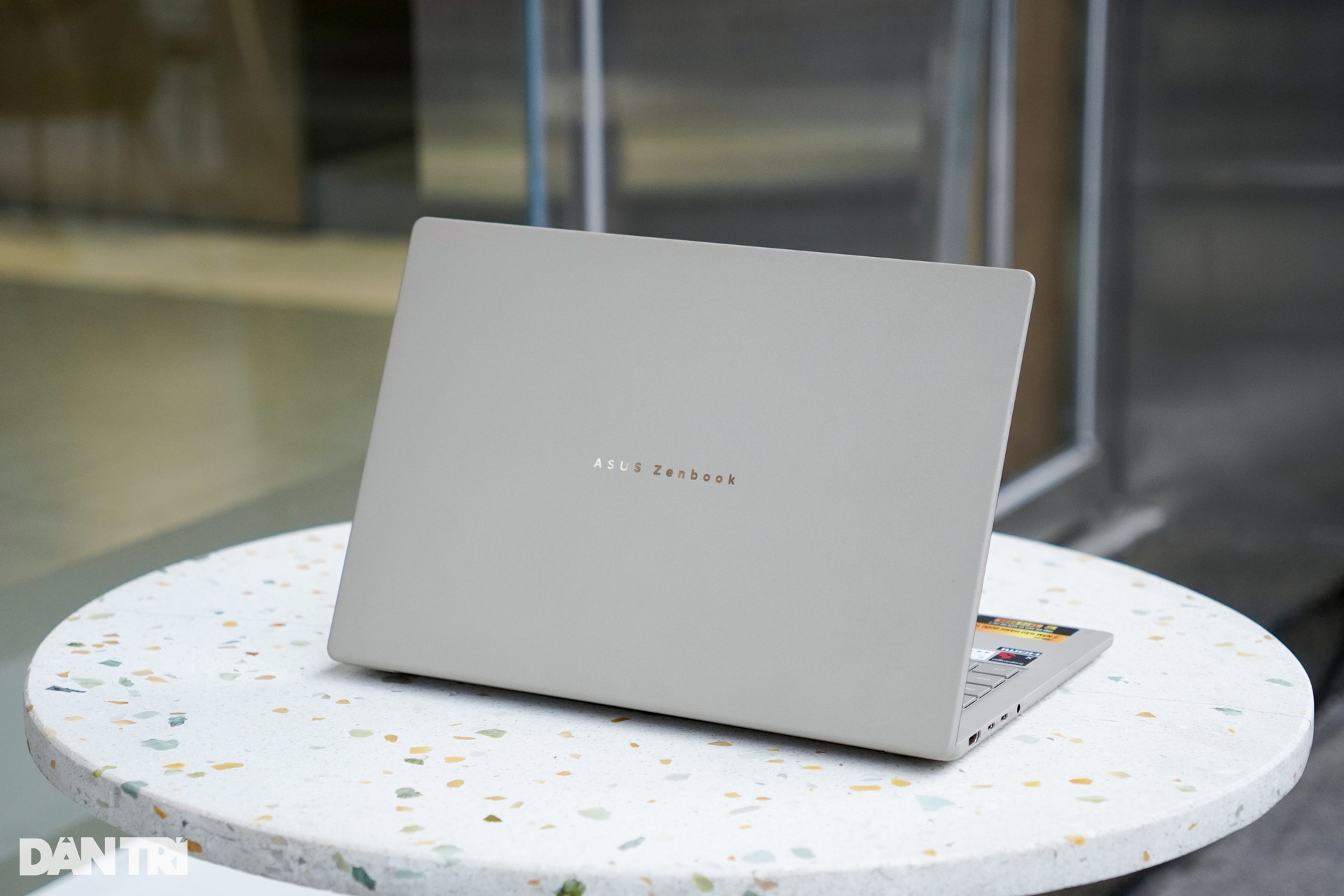 Đánh giá Asus Zenbook A14: Laptop AI chạy chip Snapdragon X sẽ dành cho ai? - 1