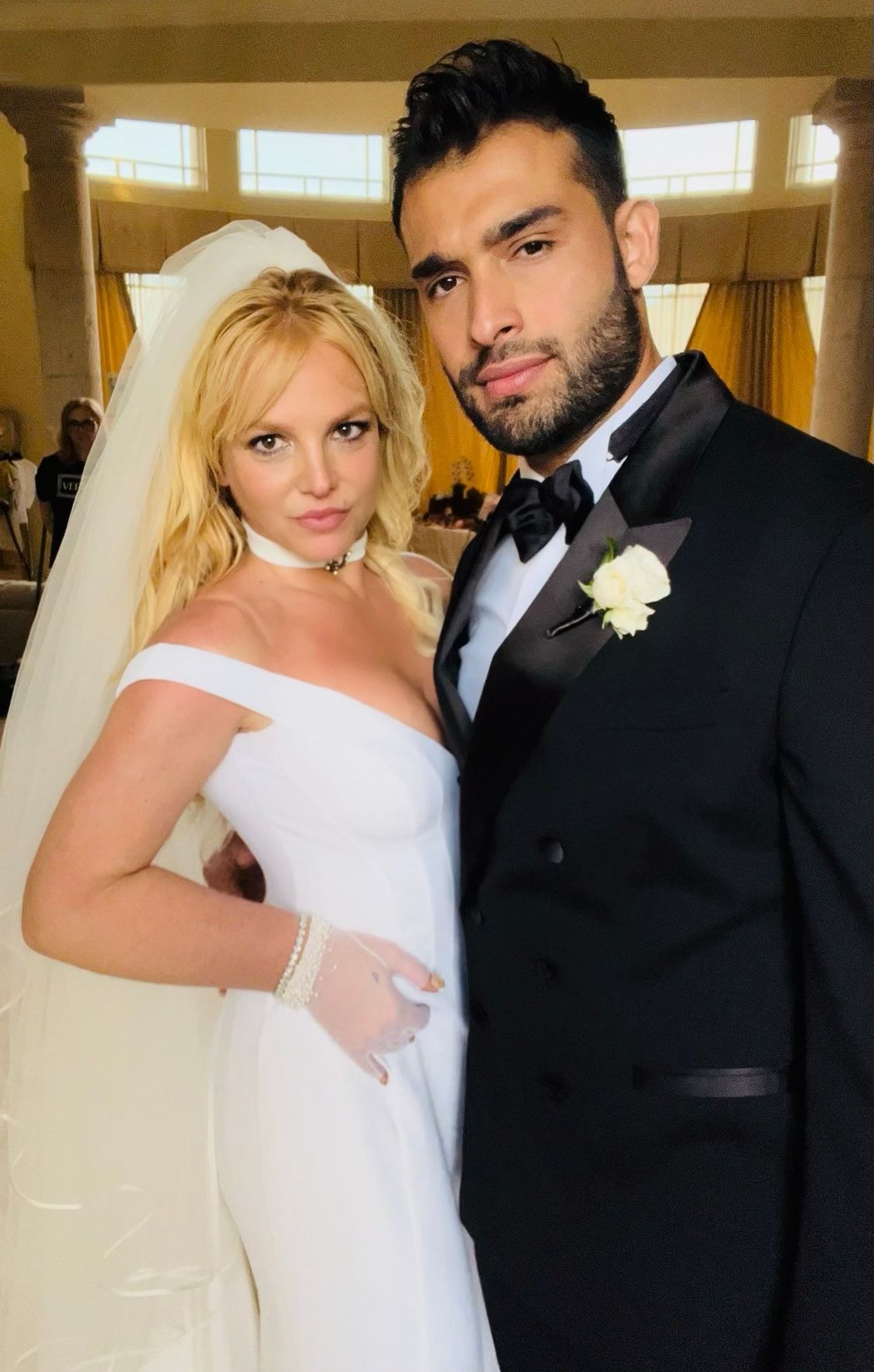 Britney sống phóng túng, để ngực trần cưỡi ngựa giữa lúc ly hôn chồng trẻ - 4 Britney sống phóng túng, để ngực trần cưỡi ngựa giữa lúc ly hôn chồng trẻ - 4