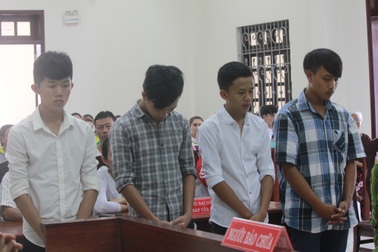 Nam thanh niên tông gốc cây tử vong vì bị đuổi đánh