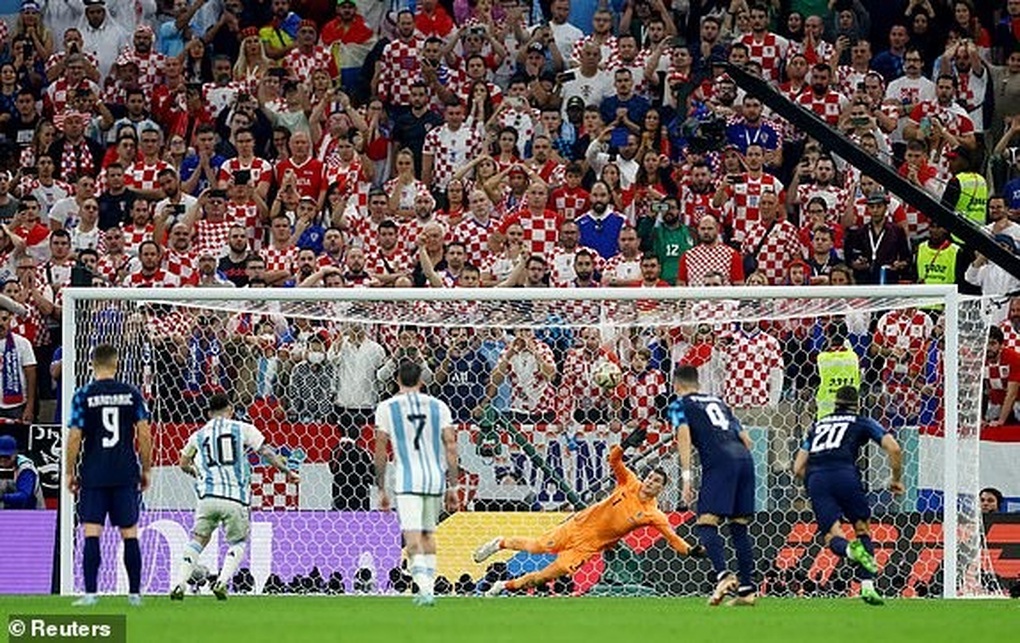 Messi ghi bàn và ăn mừng cảm xúc trong ngày giúp Argentina vào chung kết - 1 Messi ghi bàn và ăn mừng cảm xúc trong ngày giúp Argentina vào chung kết - 1