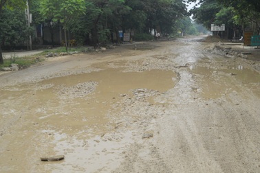 Quốc lộ 12B xuống cấp nghiêm trọng