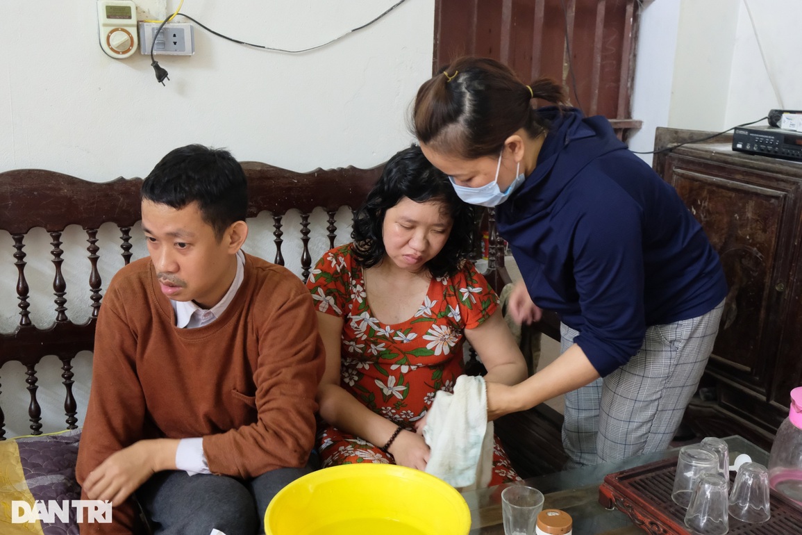 Vợ nghèo cùng đường cầu xin cứu chồng tai nạn chấn thương sọ não - 5 Vợ nghèo cùng đường cầu xin cứu chồng tai nạn chấn thương sọ não - 5