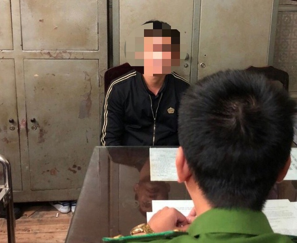 Khởi tố nhóm bảo vệ chung cư xịt sơn hàng loạt xe ô tô trong khu đô thị - 1 Khởi tố nhóm bảo vệ chung cư xịt sơn hàng loạt xe ô tô trong khu đô thị - 1