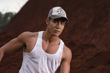 Hình ảnh lao động chân tay của anh nông dân thi Mister Global 2022