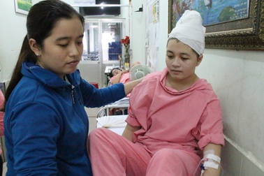 Thầy giáo nghèo lâm vào cảnh cùng đường trong nỗ lực cứu con