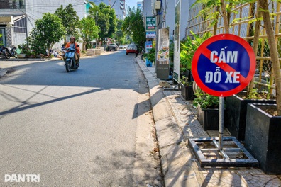 "Cuộc chiến" đỗ xe nơi đô thị: Luật không cấm nhưng ý thức rất quan trọng!