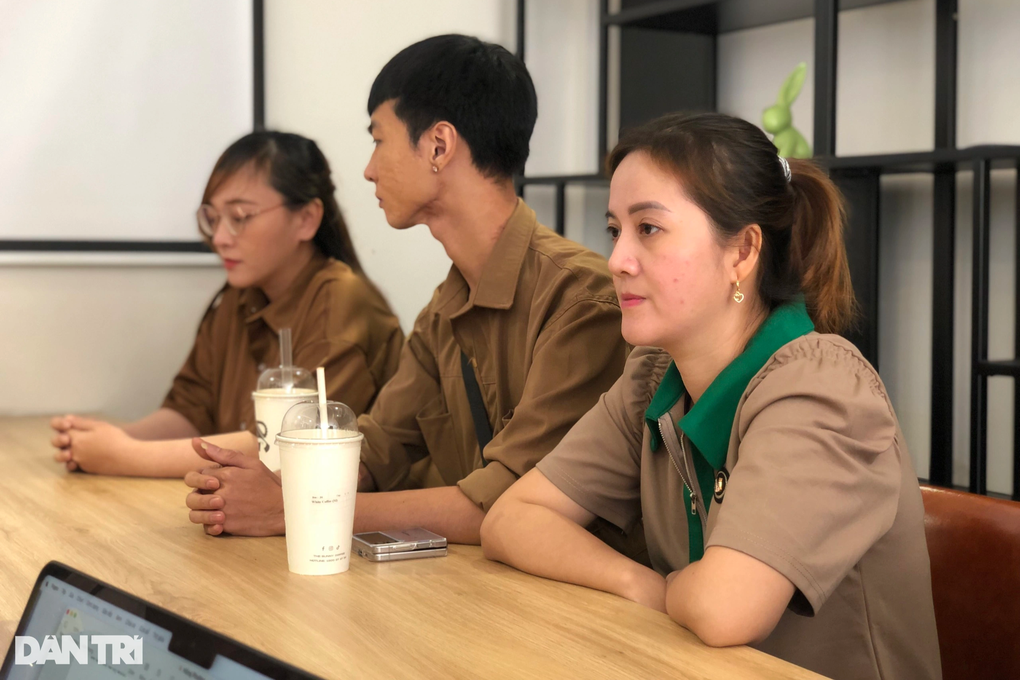 Con gái Vũ Linh bật khóc: Nói tôi không lo cho cha trước khi mất là sai - 2 Con gái Vũ Linh bật khóc: Nói tôi không lo cho cha trước khi mất là sai - 2