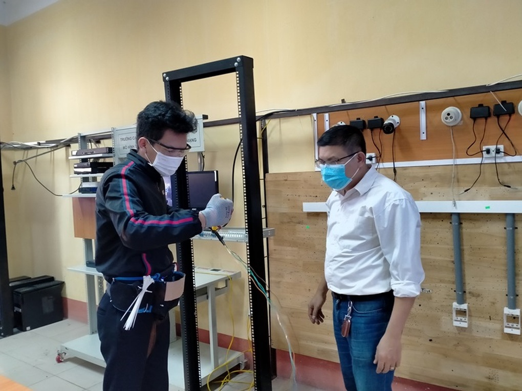 Bỏ đại học về học nghề, nam sinh Sán Dìu giành giải Bạc Quốc gia - 5 Bỏ đại học về học nghề, nam sinh Sán Dìu giành giải Bạc Quốc gia - 5