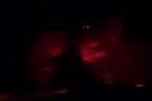 Khoảnh khắc núi lửa phun trào tạo "chiếc ô" sấm sét đường kính 200km