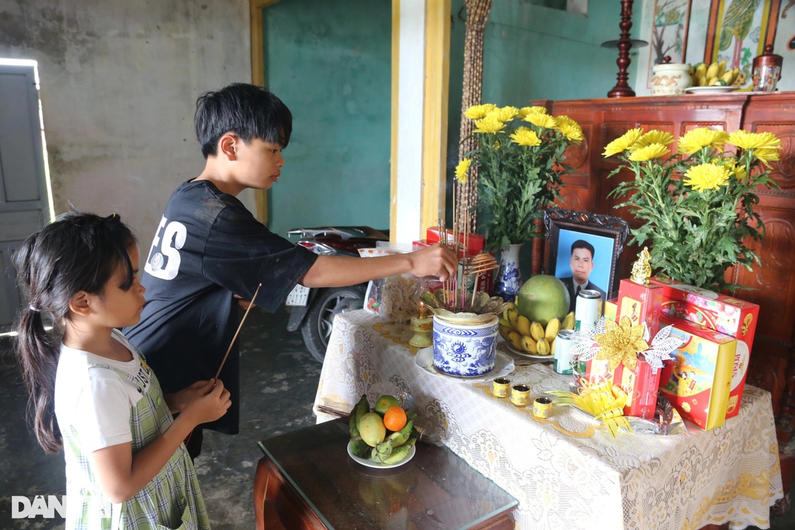 Ba mất rồi, nhà mình có được ăn Tết không hả mẹ! - 3 Ba mất rồi, nhà mình có được ăn Tết không hả mẹ! - 3
