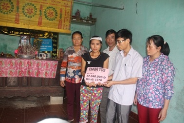 Trao hơn 77 triệu đồng đến hoàn cảnh chị Phạm Thị Nguyệt