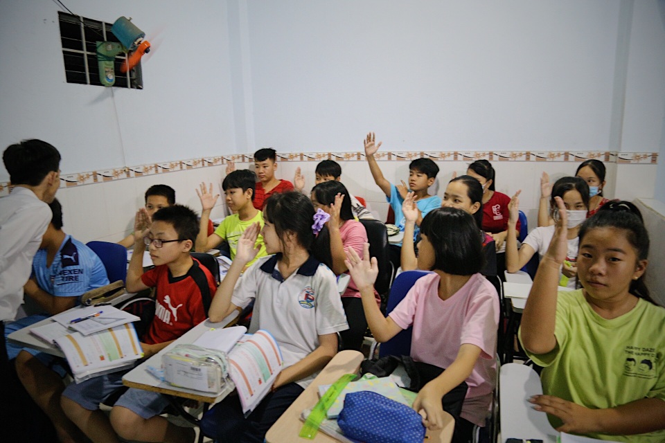 Thầy giáo công nhân 10 năm mở lớp học miễn phí cho trẻ em nghèo - 6 Thầy giáo công nhân 10 năm mở lớp học miễn phí cho trẻ em nghèo - 6