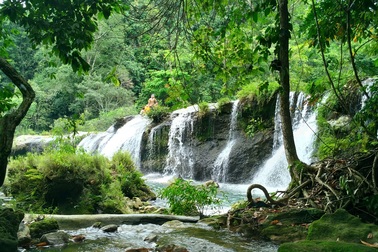 Khám phá thác Mơ, điểm tránh nóng lý tưởng tại Quảng Bình