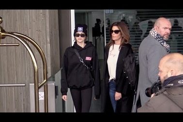 Cindy Crawford và con gái sành điệu tại Paris