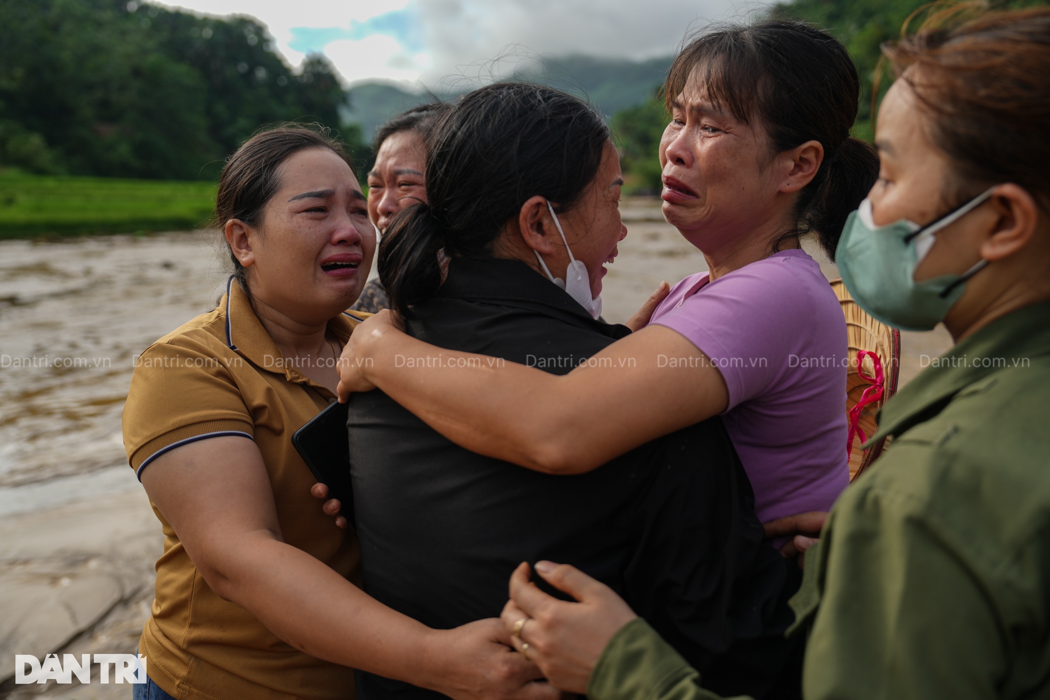 Lũ quét Làng Nủ: Tôi còn chưa biết cả gia đình chết bao nhiêu người - 7 Lũ quét Làng Nủ: Tôi còn chưa biết cả gia đình chết bao nhiêu người - 7