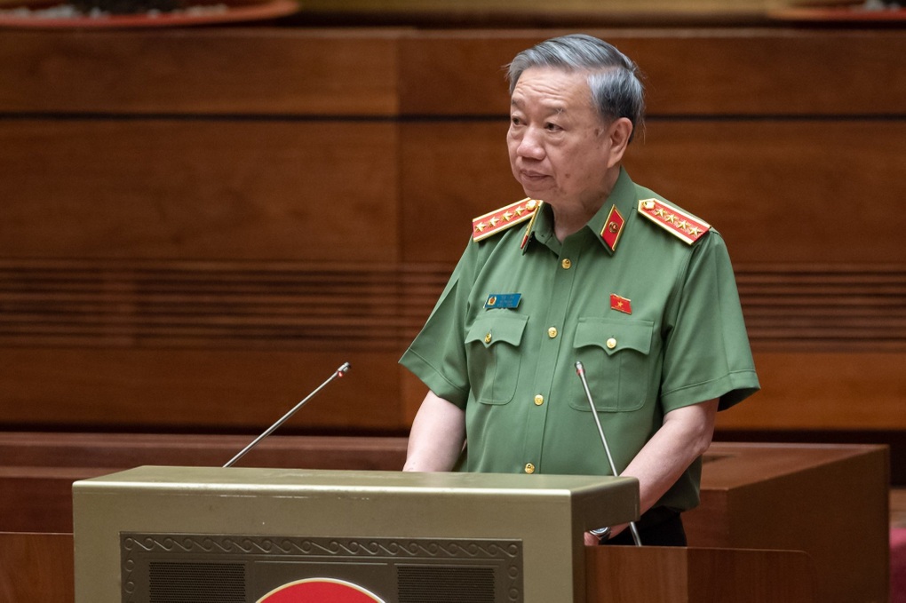 Đề xuất hàm Đại tướng cho sĩ quan CAND biệt phái làm Phó Chủ tịch Quốc hội - 1 Đề xuất hàm Đại tướng cho sĩ quan CAND biệt phái làm Phó Chủ tịch Quốc hội - 1