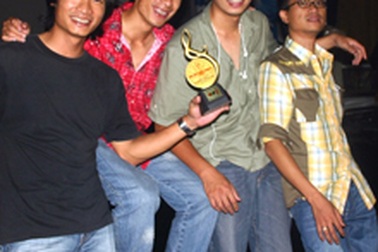 Gạt Tàn Đầy: Chưa có ai khen videoclip "Đám cưới chuột"